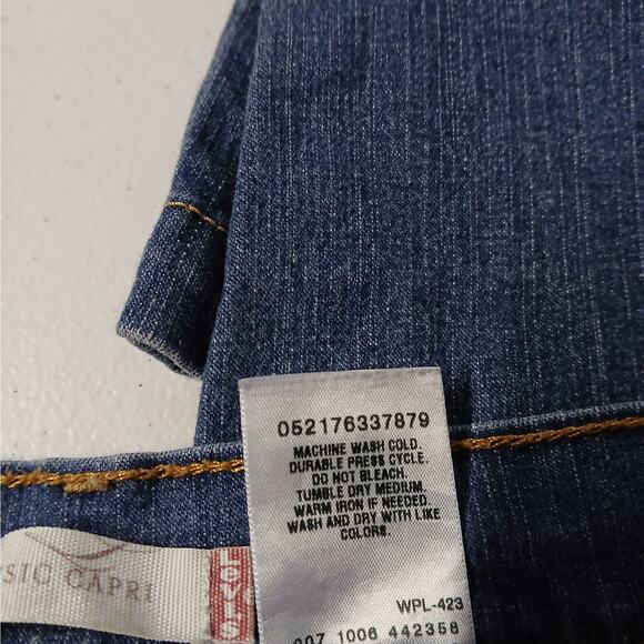 Y2K Vintage Levi's Classic Women Jeans Size 12 Blue Denim Capri Outdoor Gorpcore - Picture 7 of 7
